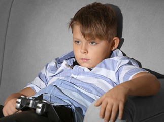 enfant accro aux jeux vidéos